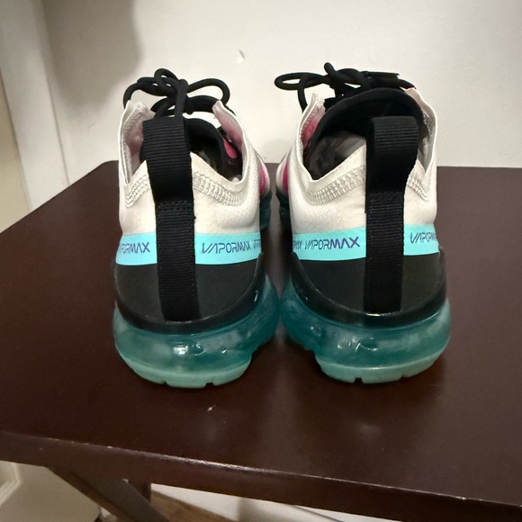 Women’s Vapor Max - Picture 4 of 6